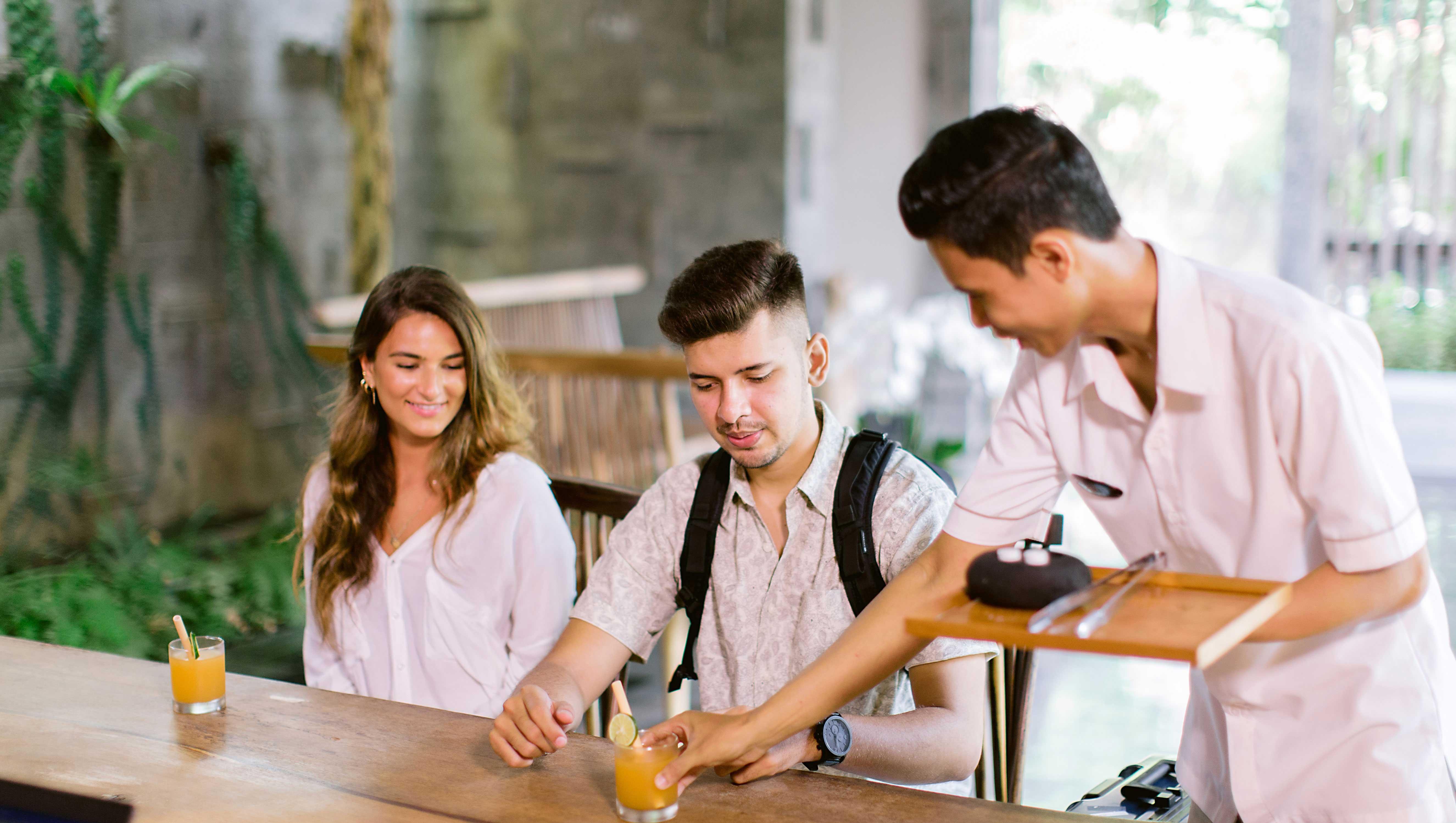 Tejaprana Resort & Spa Убуд Екстер'єр фото A waiter serving drinks