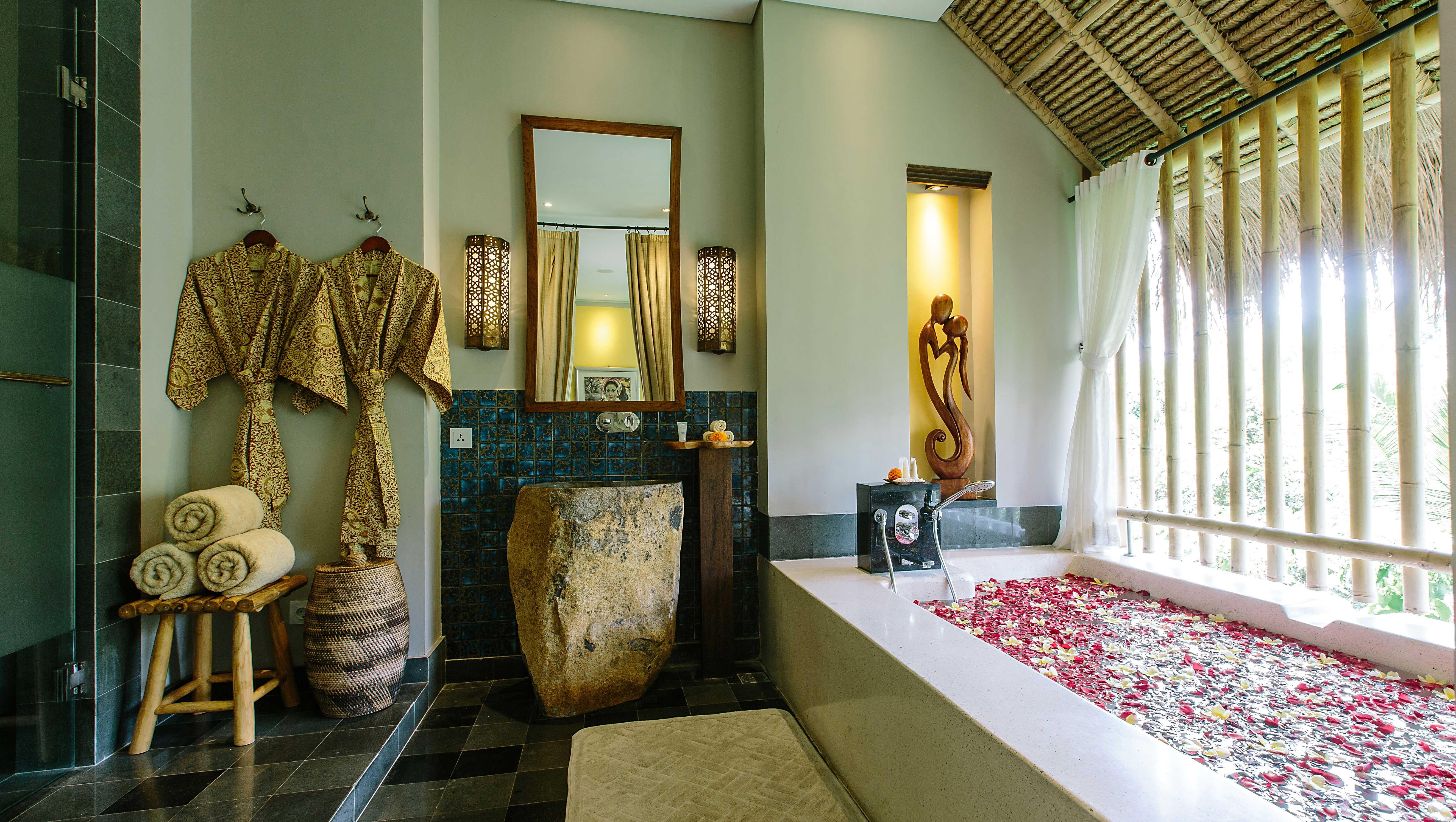 Tejaprana Resort & Spa Убуд Екстер'єр фото A bathroom at the resort