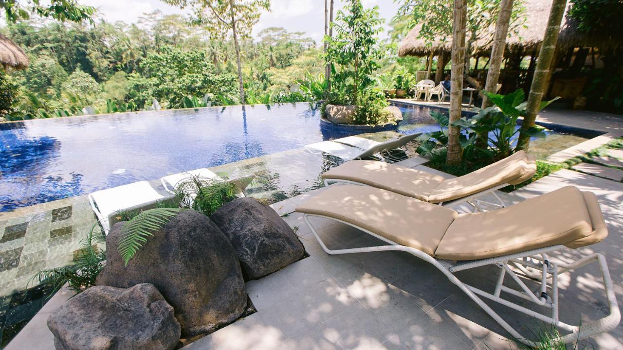 Tejaprana Resort & Spa Убуд Екстер'єр фото The pool at the resort